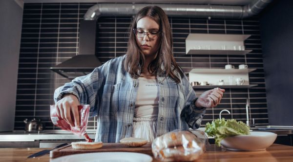 Healthy Habits for Teens: Nutrition and Hydration Tips for Bladder Health
